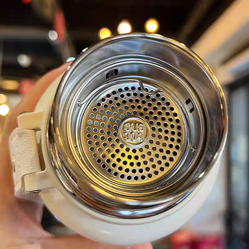 Garrafa Térmica 600ml Aço Inox Quente e Frio Viagem Academia — LONYAN — Produto em funcionamento